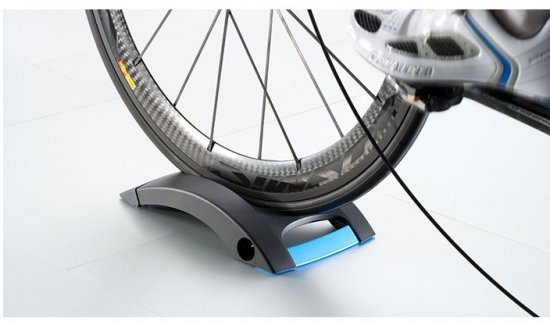מעמד ייעודי לגלגל הקדמי של האופניים Tacx Skyliner