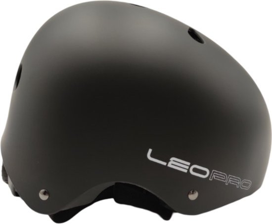 קסדת פעלולים מקצועית מבית Leo Pro - מידה XS - צבע שחור